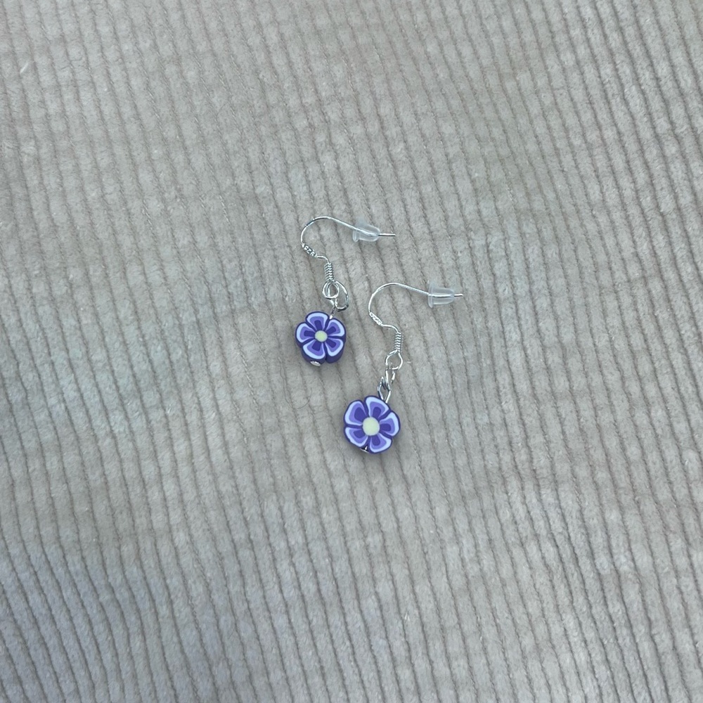 Flower bead dangling earrings